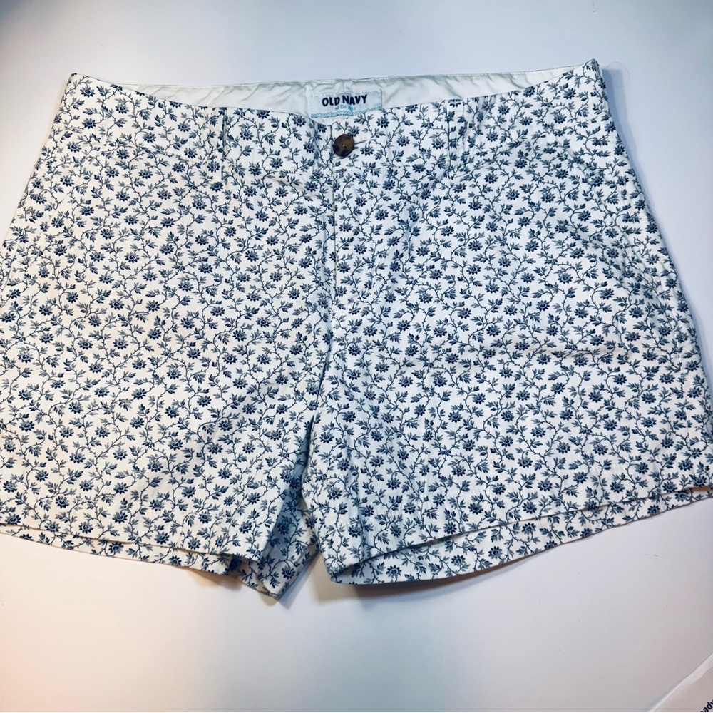 Old Navy White And Navy Floral Patterned Shorts, size 10